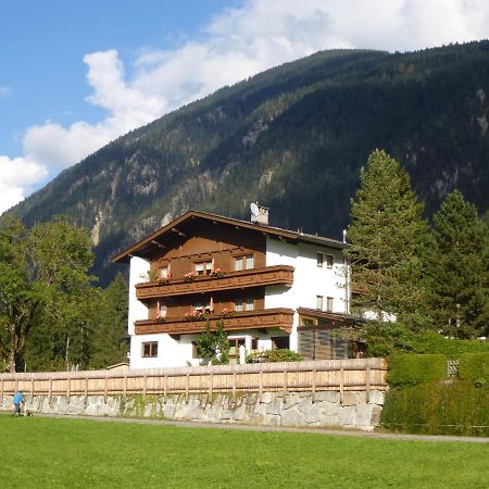Haus Penkenblick Apartment Mayrhofen Bagian luar foto